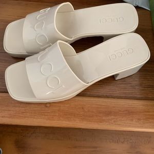 Rubber mules / slides
